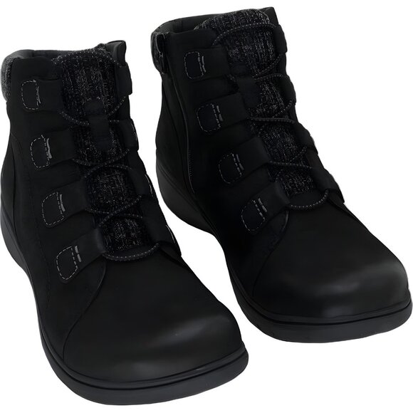 Clarks Carleigh Jade Black Nubuck Ankle Boots Cozy Collar Women's US 9W - Picture 1 of 6